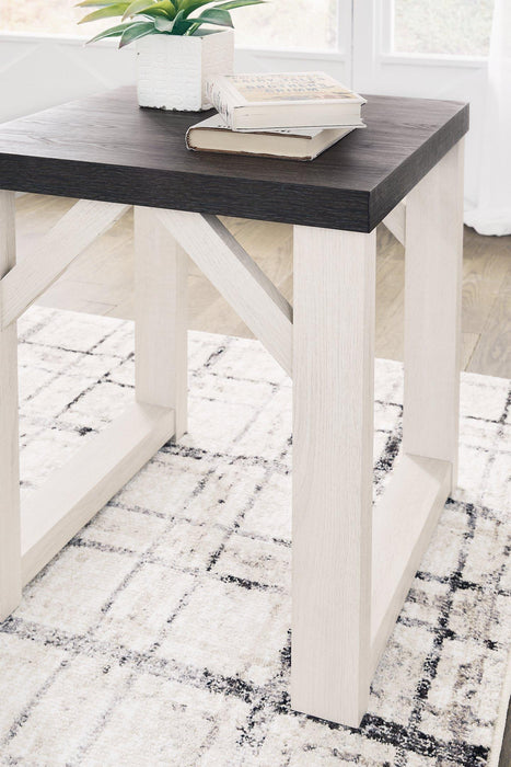 Dorrinson Table (Set of 3)